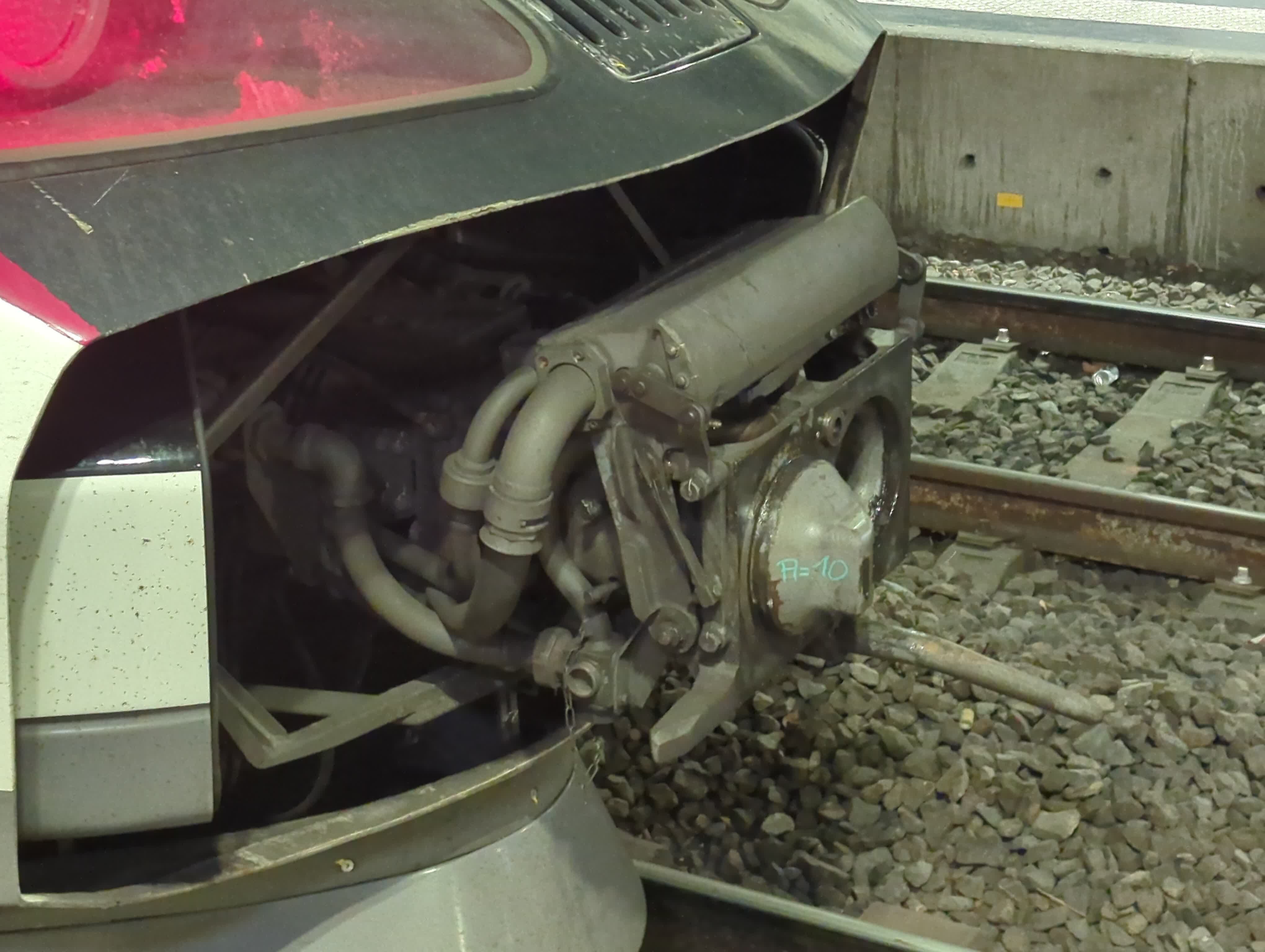 A TGV Atlantique's Scharfenberg coupler