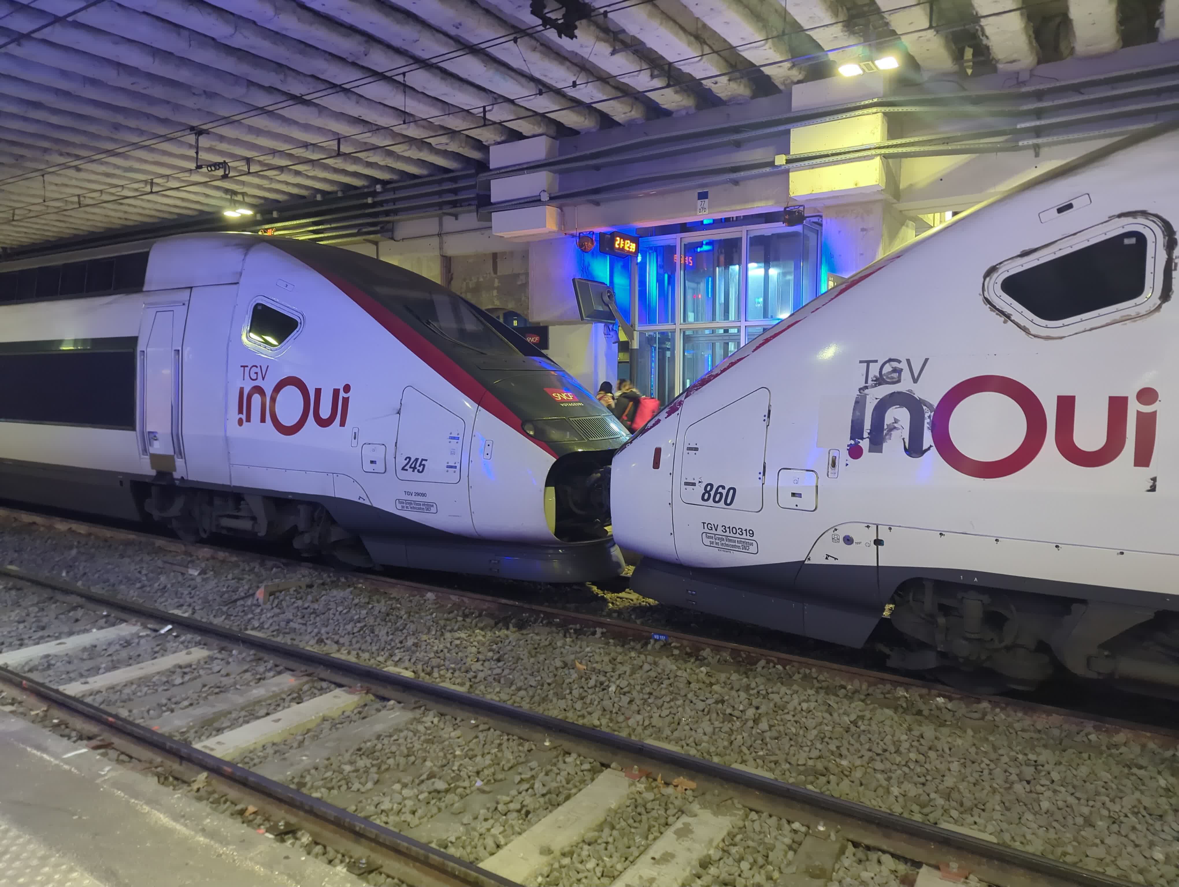 Two TGV Duplex, 245 and 860, coupled together