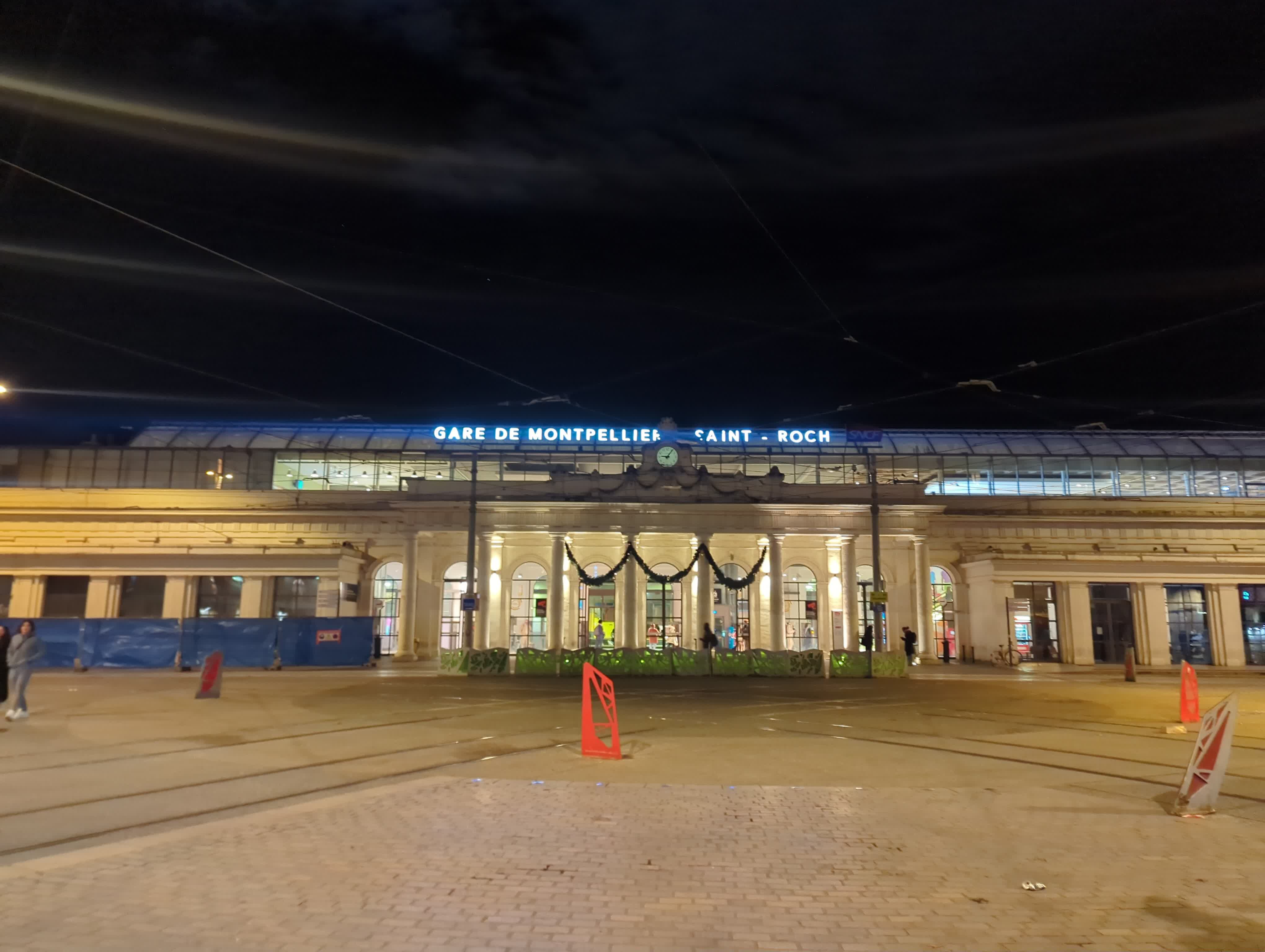 The front of the Montpellier Saint-Roch station at night